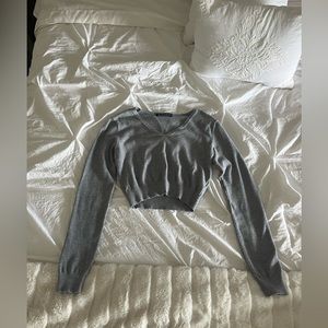 gray cropped knit long sleeve